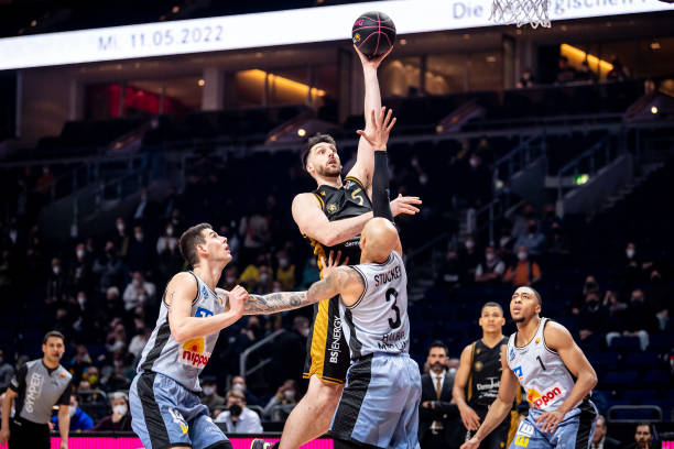 为球队中场 为球队中场