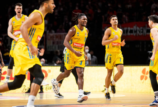 以卡塔尔 以卡塔尔