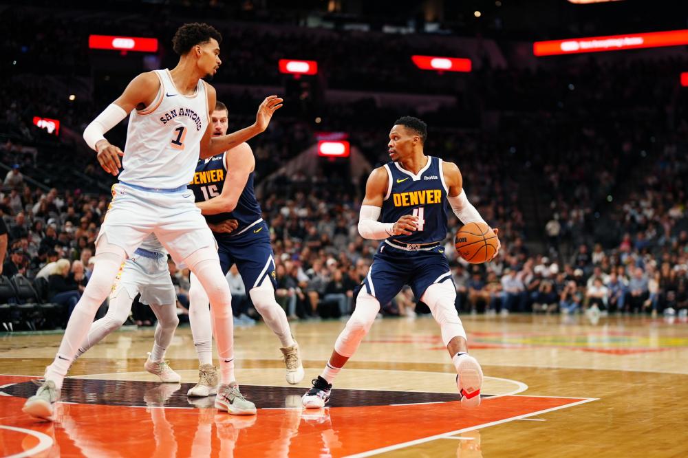 略与队员潜 略与队员潜